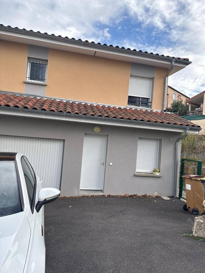 Location de vacances pour 5 personnes, avec Terrasse à Villefontaine