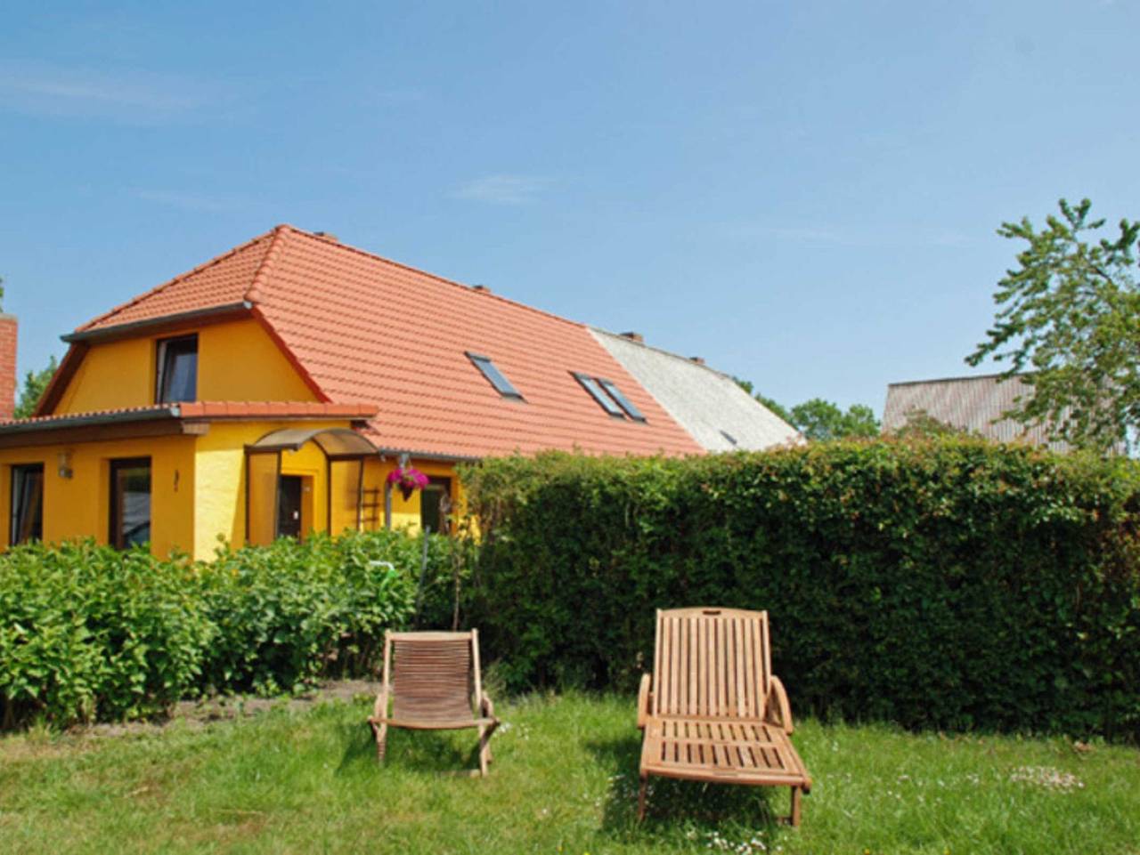 Ganze Ferienwohnung, Ferienwohnungen in Lipsitz auf Rügen - Ferienwohnung Mohnblume mit Kamin und Terrasse in Thesenvitz, Bergen auf Rügen