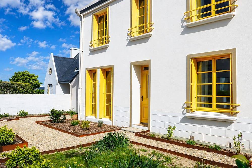 Maison de vacances à 350 m de la plage dans un jardin clos. in Porspoder, Région de Brest