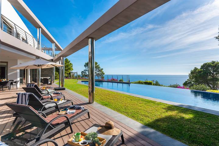Chalet para 10 personas, con Jacuzzi además de Terraza y Jardín en Marina Baja