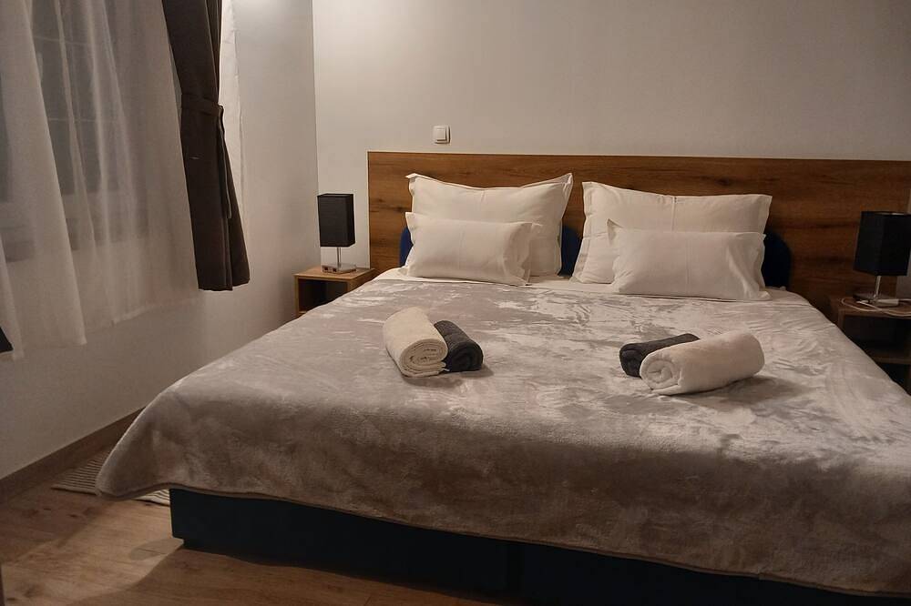 Charming 3-bedroom country house in peaceful Lička Jesenica with swimming pool in Karlovac und Umgebung