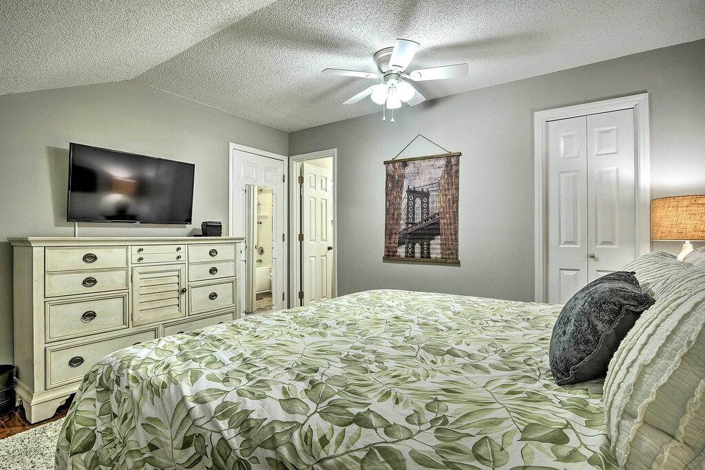 Ganze Wohnung, Neu! Pinehurst Condo ~ 2 Mi nach Downtown & Resort! in Pinehurst, Moore County