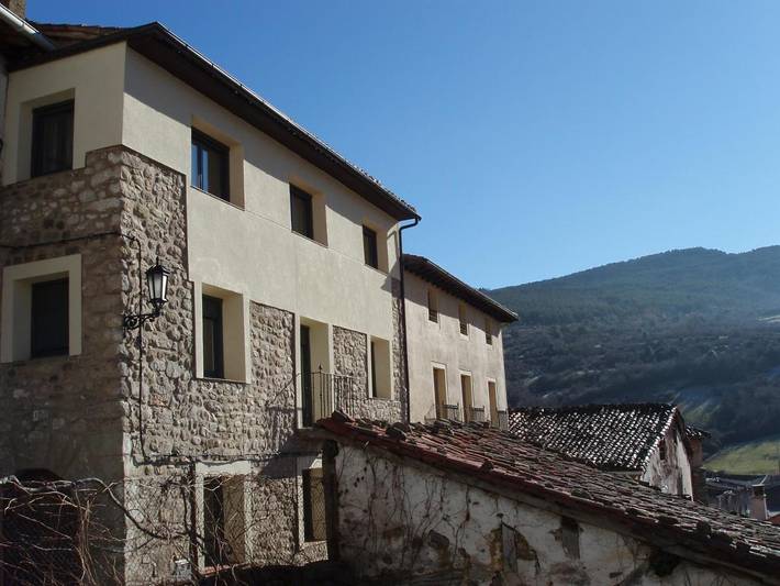 Casa rural para 12 personas, con balcón además de jardín y vistas, Se admiten mascotas en Los Cameros - 2