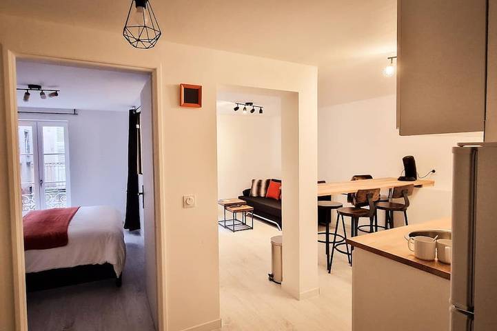 Entire apartment, L'Indus 3* Netflix, Disney+, Wifi, Coeur de Bastide in Villefranche-de-Rouergue, Aveyron