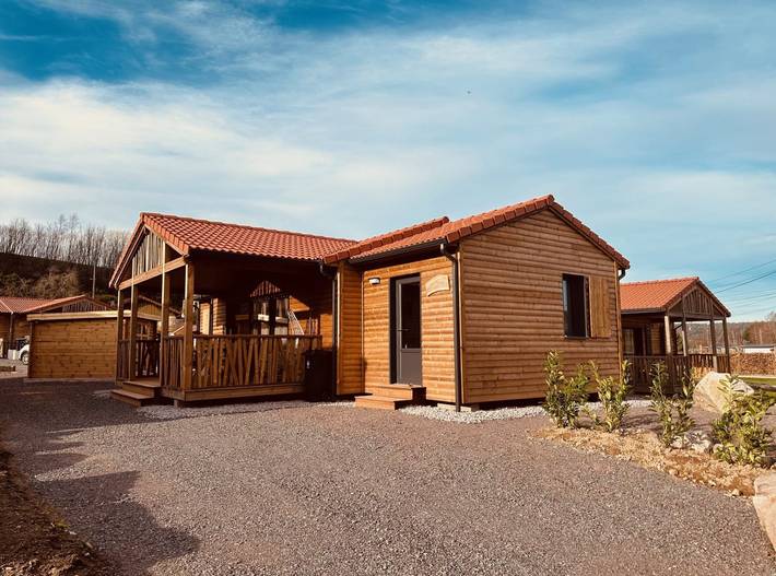 Chalet pour 7 personnes, avec terrasse ainsi que jacuzzi et jardin, animaux acceptés