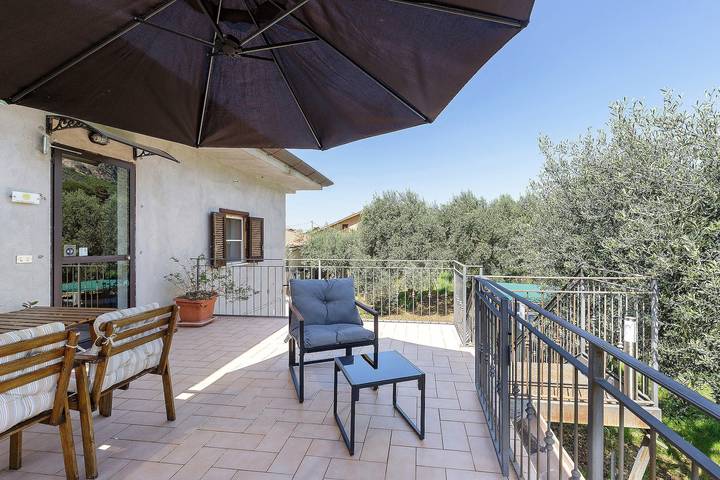 Apartamento entero, Apartamento 'L'oasi Di Alice' con vistas a la montaña, Wi-Fi y aire acondicionado in Sermoneta, Provincia de Latina