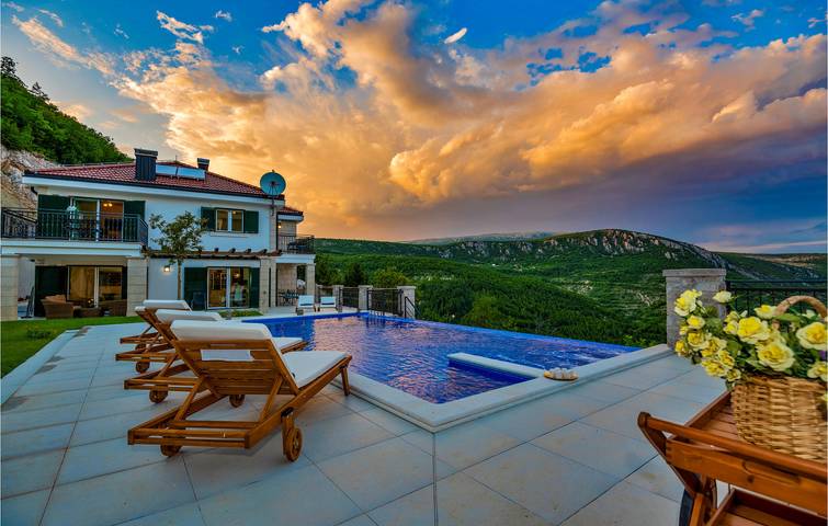 Gemütliche 1-Zimmer-Wohnung mit Pool und Terrasse in der Nähe des Flusses Vrbica in Makarska Riviera