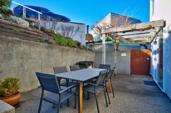 Villa for 6 people, with terrace and garden in Queenstown