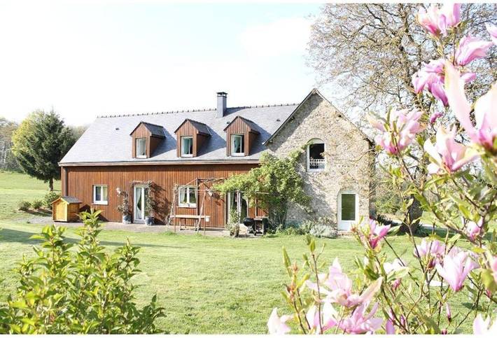 Location de vacances pour 15 personnes, avec Terrasse et Jardin ainsi que Piscine et Vue dans Trans