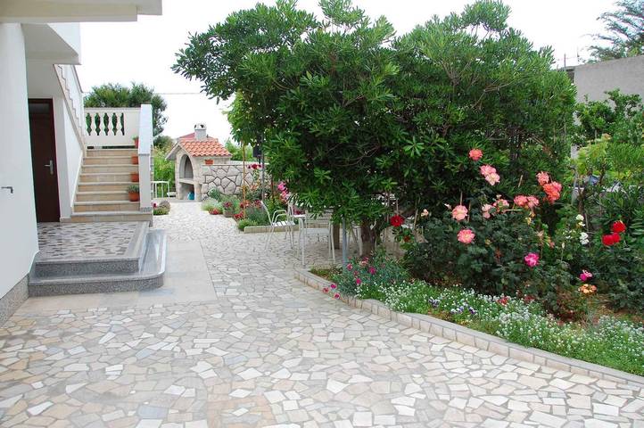 Ferienwohnung für 3 Personen, mit Garten und Balkon in Lopar - 4