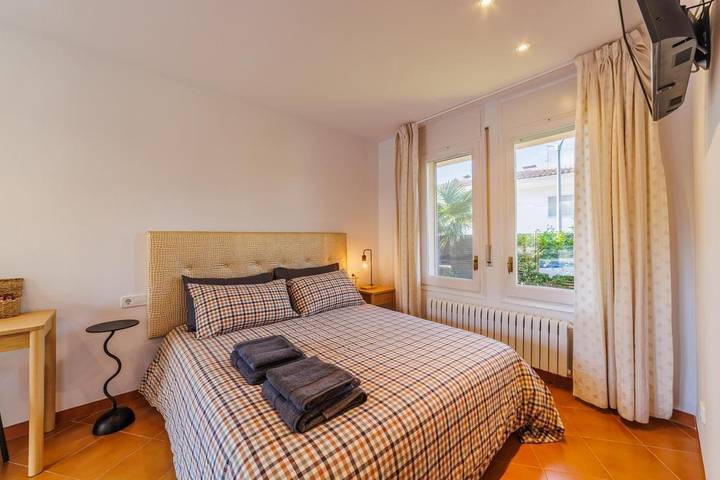 Gîte pour 4 personnes, avec terrasse et vue ainsi que piscine et jardin à Santa Coloma de Farners - 3