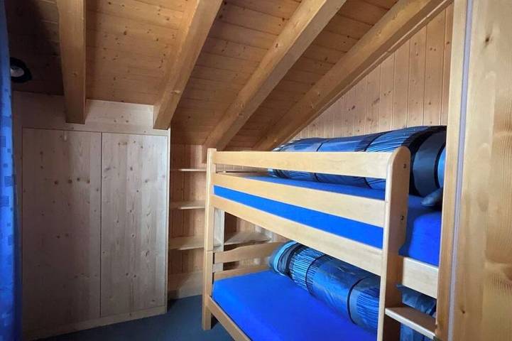 Ganze Wohnung, Schirli Dachgeschoss Appartement/Fewo, Bad, Wc 6-Bettwohnung in Rosswald, Brig