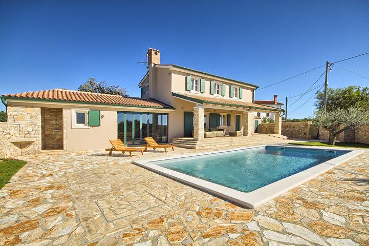 Villa pour 8 personnes, avec terrasse ainsi que jardin et piscine, animaux acceptés à Barban - 4