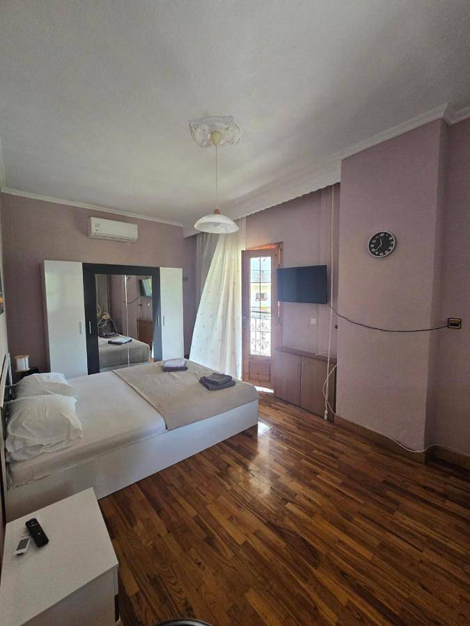 Gîte pour 7 personnes, avec Balcon et Terrasse ainsi que Jardin et Vue dans (Nea) Vrasna - 2