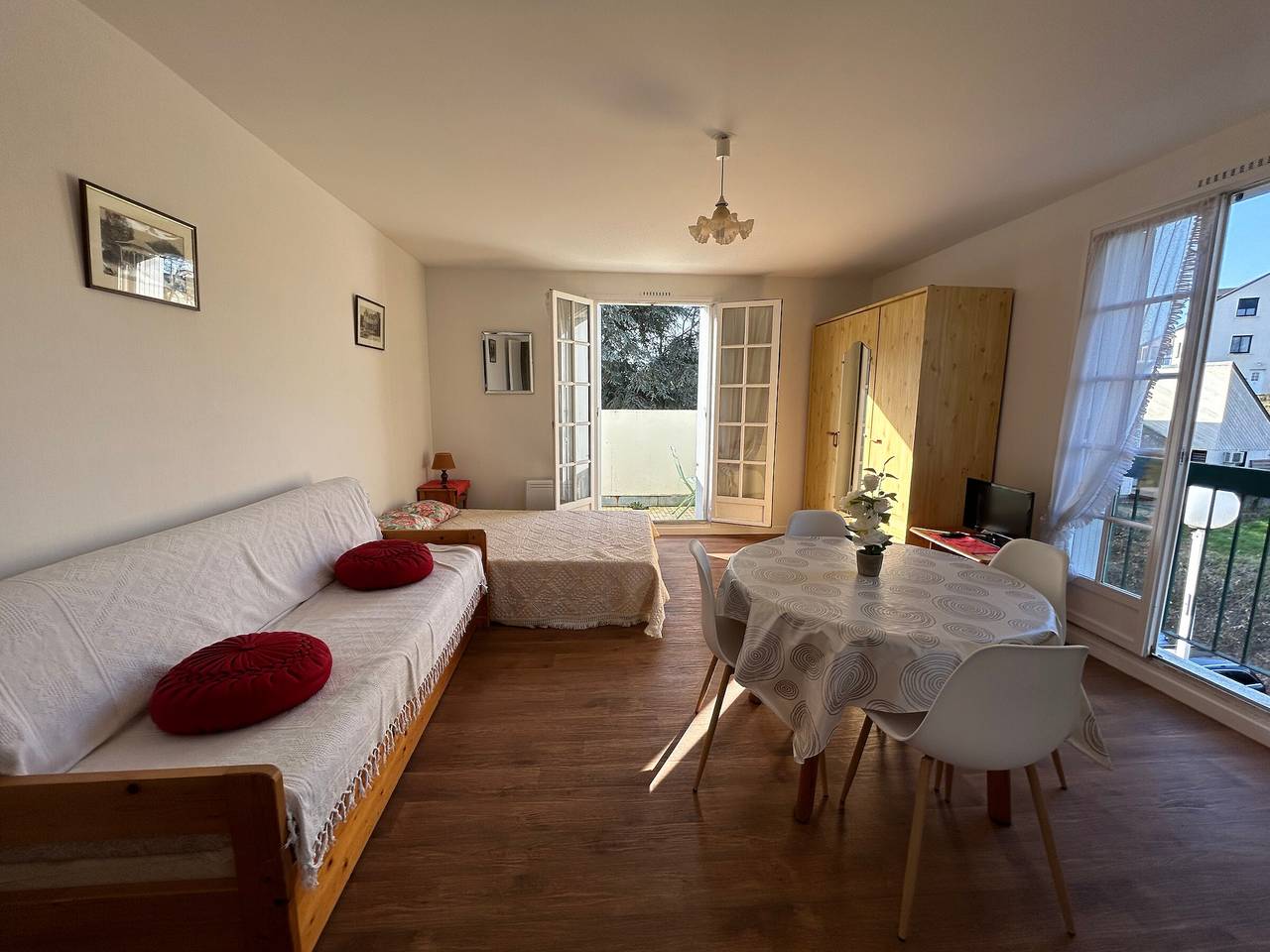 Estudio entero, Estudio luminoso en el centro con balcón in La Roche-Posay, Vienne