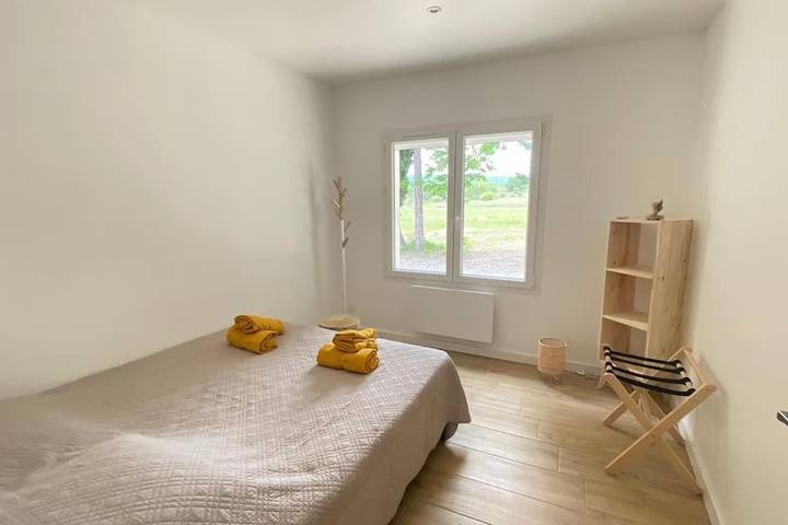 Location de vacances pour 6 personnes, avec jardin ainsi que vue et piscine, animaux acceptés à Saint-Michel-l'Observatoire - 2