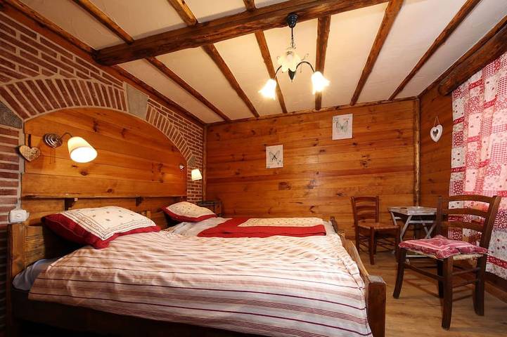 Location de vacances pour 9 personnes, avec jardin et terrasse, animaux acceptés à Mettet - 2