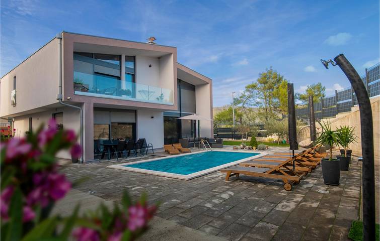 Ferienhaus für 8 Personen, mit Pool und Terrasse, kinderfreundlich in Split-Dalmatien - 3