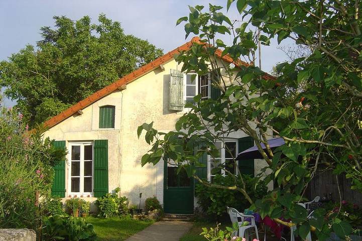 Gîte pour 6 personnes, avec jardin et terrasse dans Châtenoy-en-Bresse