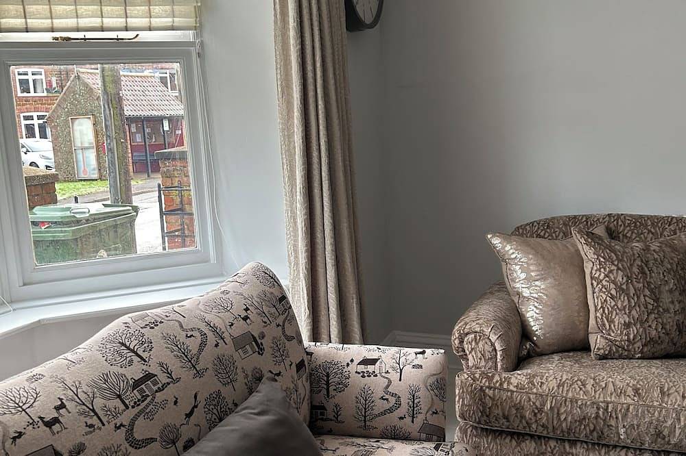 Spacious renovated cottage close to Snettisham Rspb beach and Royal Sandringham in Snettisham, Norfolk Coast