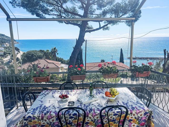 Ferienhaus für 7 Personen, mit Terrasse und Garten in San Lorenzo al Mare