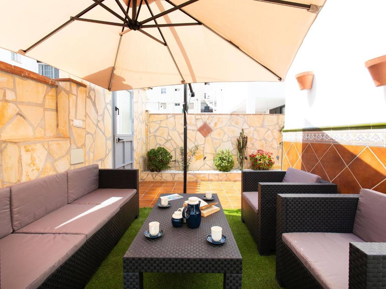 Casa céntrica con jacuzzi, vistas a la montaña, Wi-Fi y aire acondicionado en Nerja in Playa de Burriana, Nerja