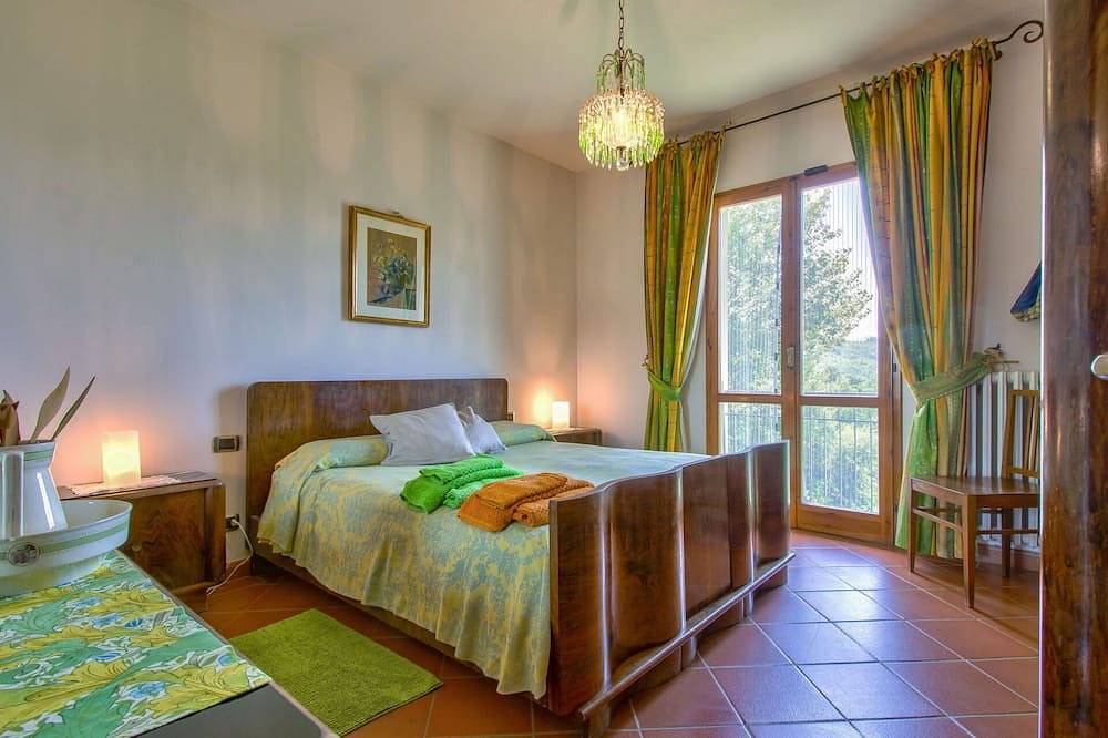 Atemberaubendes alleinstehendes Ferienhaus mit  W-Lan, Pool, Tv, Terrasse und Haustiere erlaubt in Rufina, Florenz Provinz