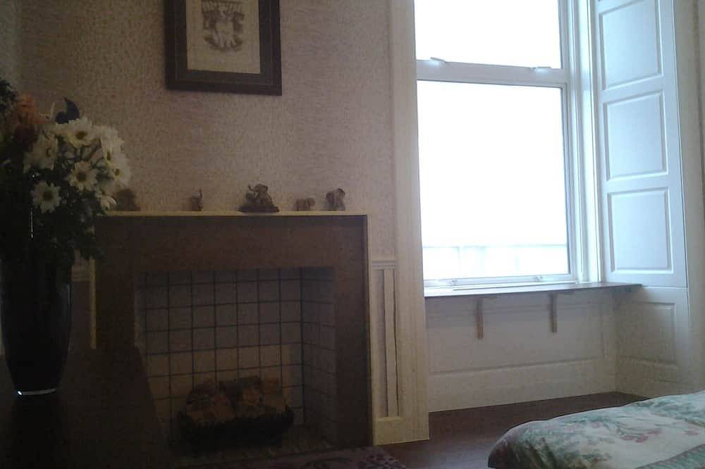Entire apartment, Stunning Rothesay apartment 201 5 * reviews wonderful views. in Rothesay, Argyll & Bute
