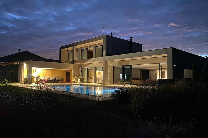 Location de vacances pour 12 personnes, avec jardin et sauna à Reilhaguet