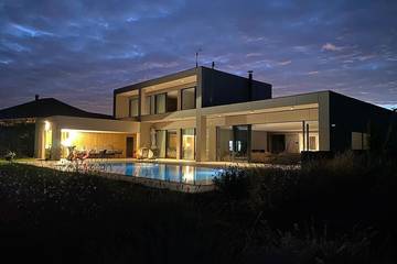 Location de vacances pour 12 personnes, avec sauna et jardin à Reilhaguet