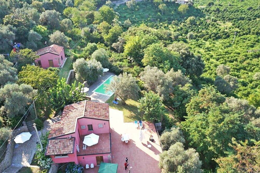 Agriturismo Mit Pool Im Grün Auf Den Hügeln Von Capo D'Orlando in Mirto, Monti Nebrodi