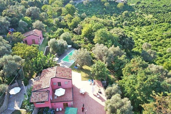 Ferienhaus für 6 Personen, mit Balkon und Whirlpool sowie Garten und Pool in Mirto