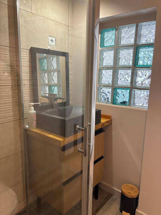 Gîte pour 2 personnes, avec terrasse, animaux acceptés à Vitrolles - 2