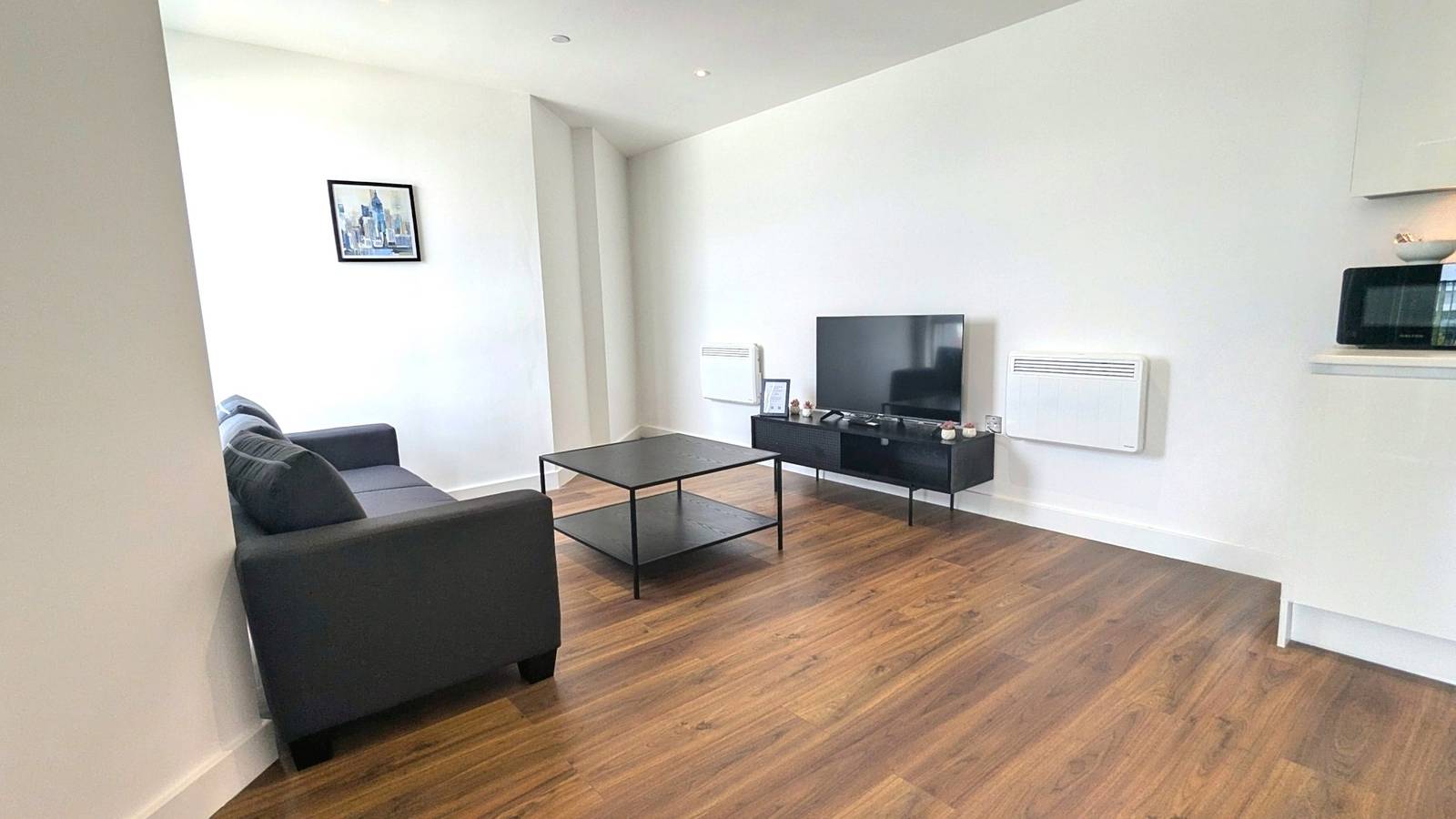 Entire apartment, 2Br Apt Bracknell | Parking | Nr Ascot Racecourse in Bracknell, Berkshire