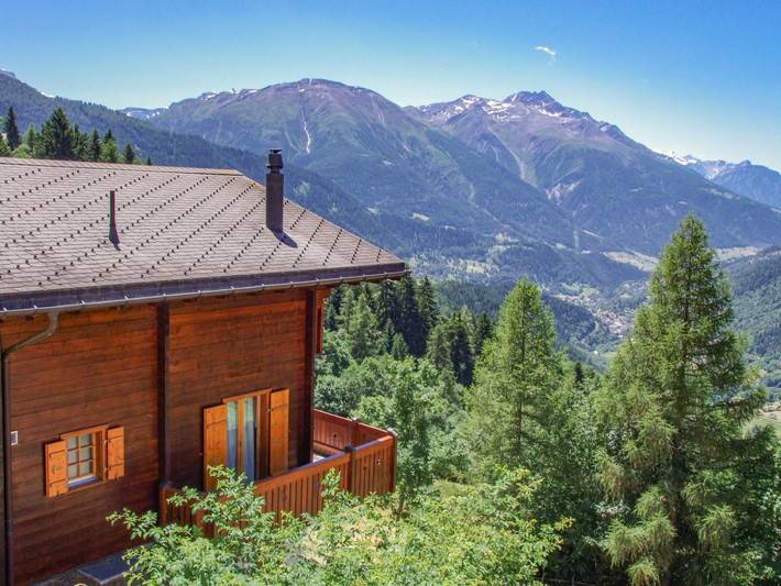 Ferienhaus für 8 Personen, mit Balkon und Terrasse sowie Garten und Ausblick in Bellwald