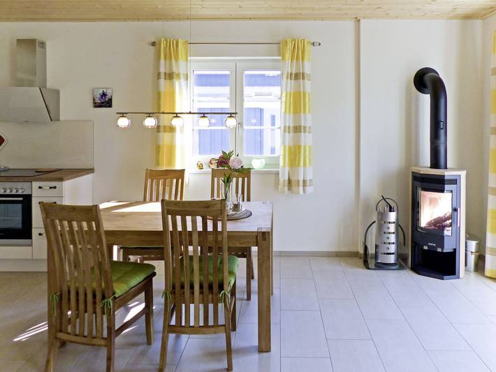 Ferienhaus für 4 Personen, mit Terrasse und Garten in Altefähr - 3