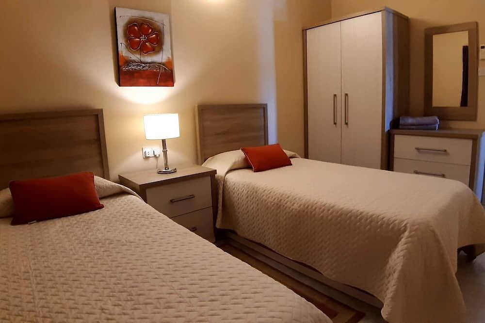 Uitstekende Apt accommodatie op een geweldige locatie met zwembad, Ac /wifi. in il-Mellieha, Mellieha