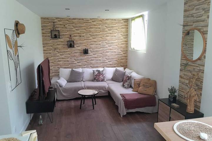 Location Chambre sdb Salon Cuisine Animaux Bienvenus in Rosny-sous-Bois, Seine-Saint-Denis