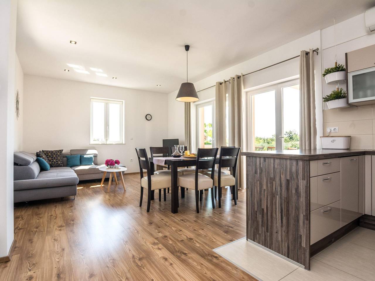 Villa in Policnik mit privatem Pool in Poličnik, Zadar