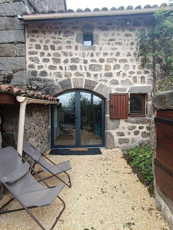 Gîte pour 7 personnes, avec jacuzzi et terrasse à La Séauve-sur-Semène
