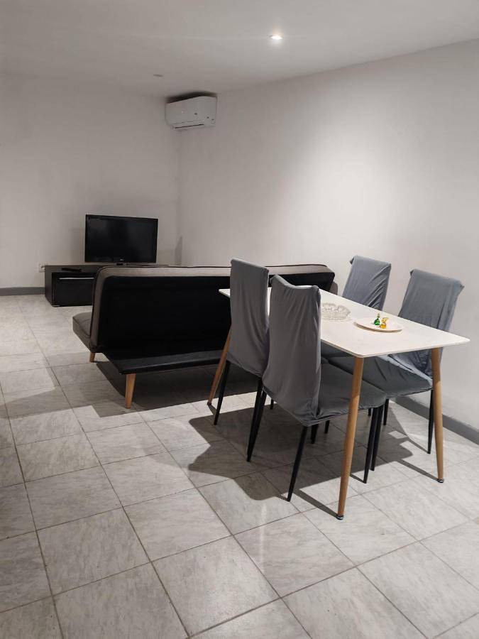 Appartement entier, One-Bedroom Apartment in Rivesaltes, Côte méditerranéenne (France)