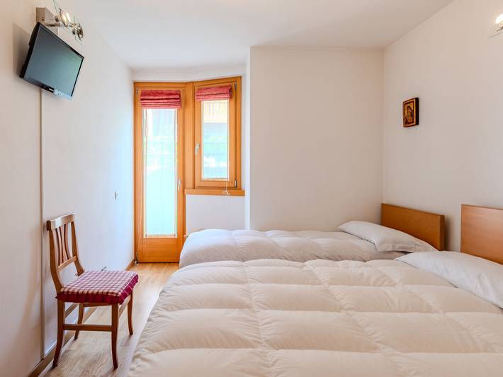Gîte pour 5 personnes, avec vue et jardin à Carisolo - 2