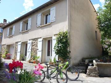 Gîte pour 6 personnes, avec jardin à Riols