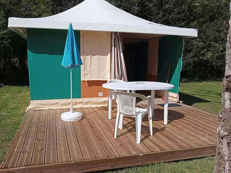 Camping Les Rives du Céou - Safaritent 4 personen - Bengaalse tent, 4 slaapplaatsen, geen sanitair in Saint-Chamarand, Centraal Massief