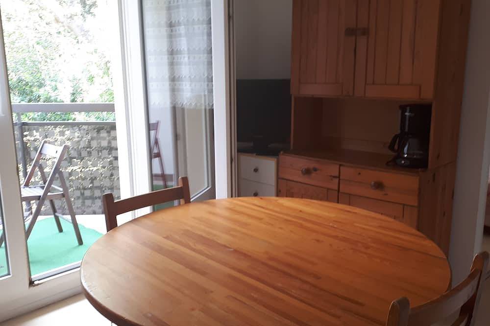 Appartement entier, Pied dans l'eau, Bel appt, 2 pièces, plage de Monsieur Hulot, balcon, parking in Saint-Marc-sur-Mer, Saint-Nazaire