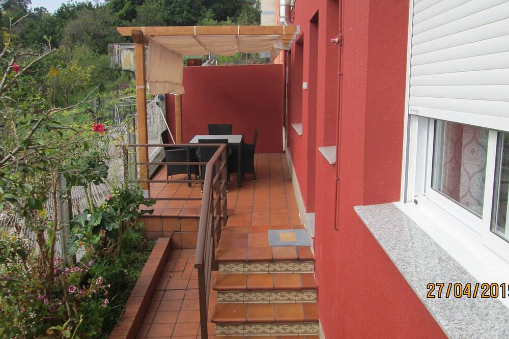 Entire apartment, Bueu: apartment/ flat - 3 rooms - 2/4 personshouse with garden in Bueu, Rías Baixas