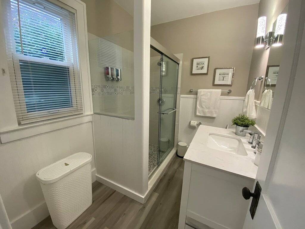 Gorgeous Colonial Home Game-room in basement. in Lake St. Clair