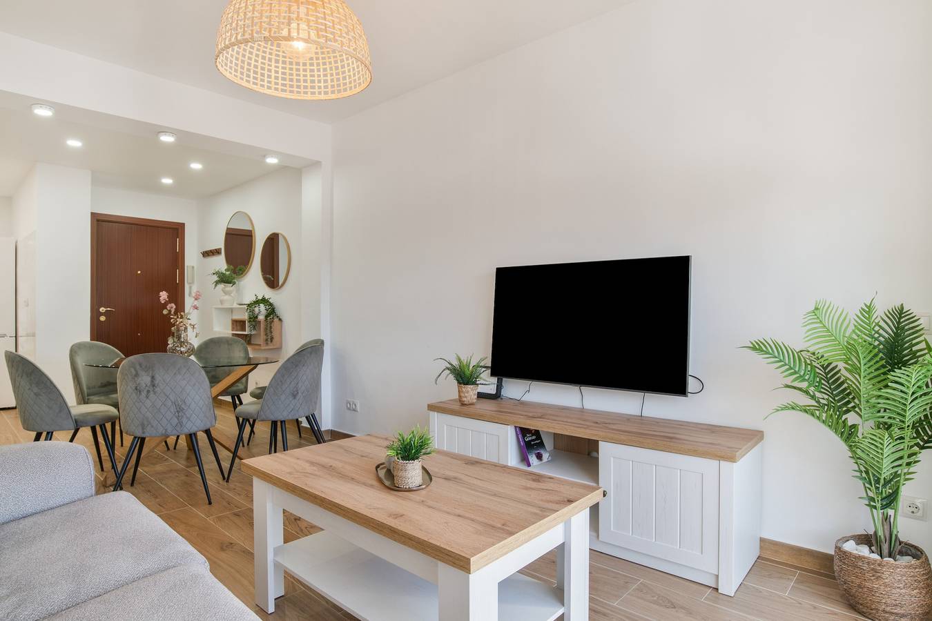 Entire apartment, Apartment 'La Perla De Ronda' with Balcony, Wi-Fi and Air Conditioning in Ronda, Málaga Province