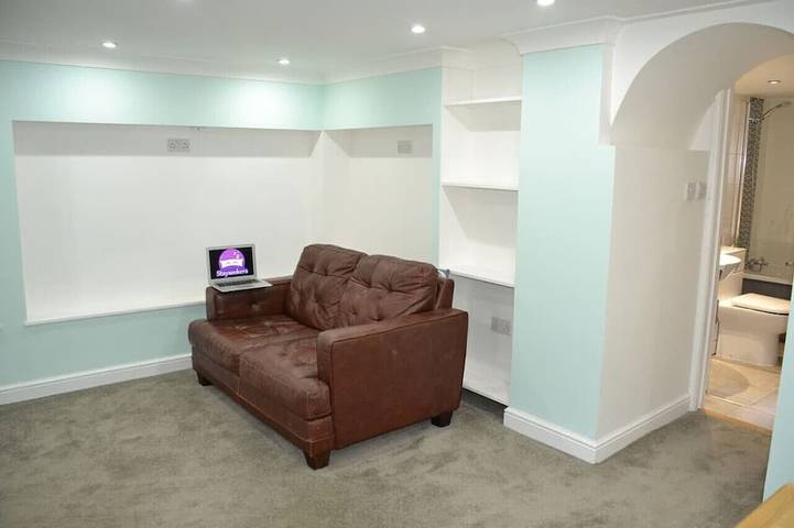 Entire apartment, Willow Tree 1 bed Apartment - Stayseekers in Salisbury, Wiltshire