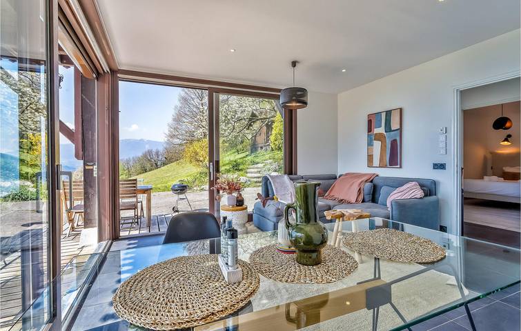Apartamento vacacional entero, Acogedor Apartamento Planta Baja, Aparcamiento, Terraza, Cerca del Lago in Talloires, Región de Annecy